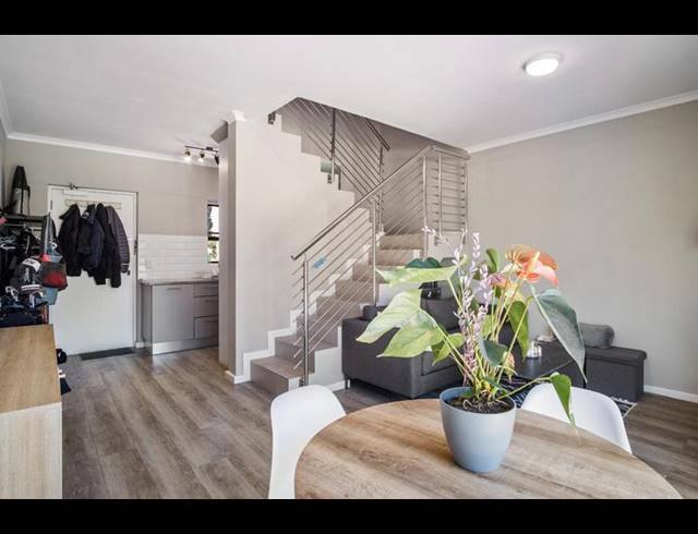 2 BEDROOM PROPERTY TO RENT IN RONDEBOSCH